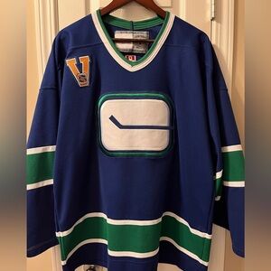 Men’s VTG 90’s Vancouver Canucks NHL CCM Hockey Jersey Large